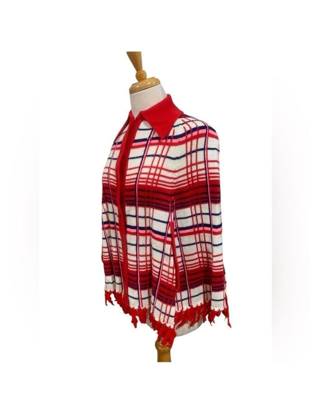 Vintage 70’s knit button up cape in multicolor plaid with fringe detail size S/M - Picture 5 of 6